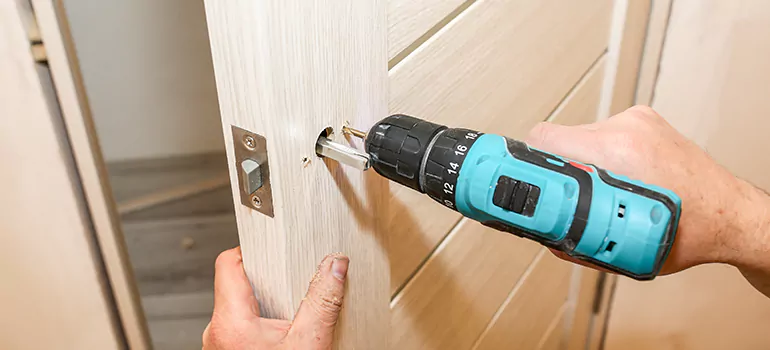 Old Door Knob Repair in Leisure City, FL